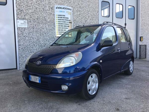 Toyota - Yaris Verso